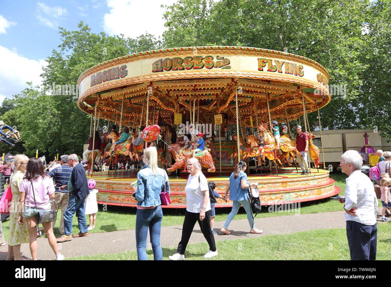 Relations sérieuses in Victorian obligations juste grand rond-point , Kew Fete, Kew Village Green, Londres, Royaume-Uni, 22 juin 2019, photo de Richard Goldschmidt Banque D'Images Relations sérieuses in Victorian obligations juste grand rond-point , Kew Fete, Kew Village Green, Londres, Royaume-Uni, 22 juin 2019, photo de Richard Goldschmidt Banque D'Images