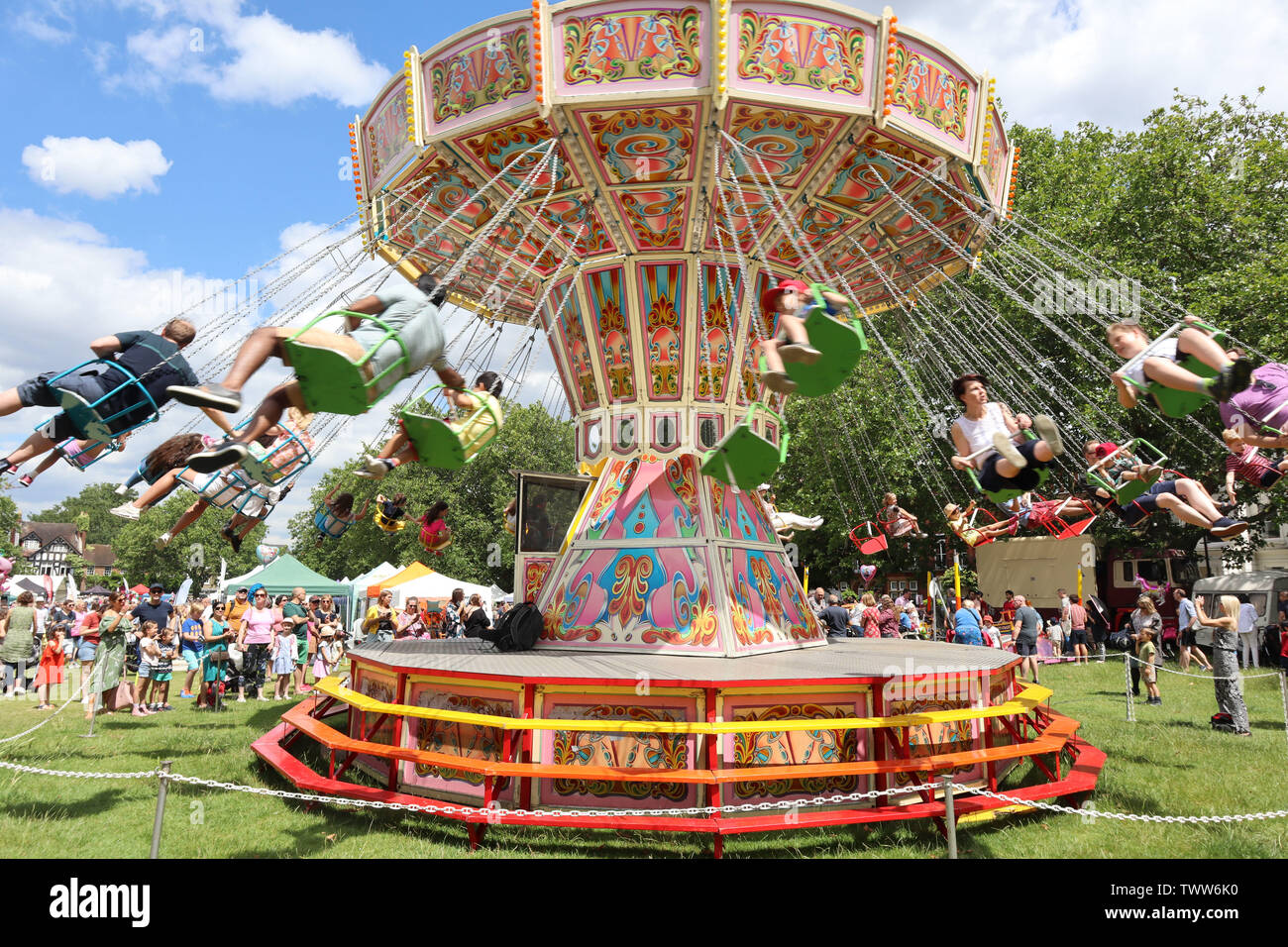 Foire victorienne obligations Président Vol-O-Planes, Kew Fete, Kew Village Green, Londres, Royaume-Uni, 22 juin 2019, photo de Richard Goldschmidt Banque D'Images Foire victorienne obligations Président Vol-O-Planes, Kew Fete, Kew Village Green, Londres, Royaume-Uni, 22 juin 2019, photo de Richard Goldschmidt Banque D'Images