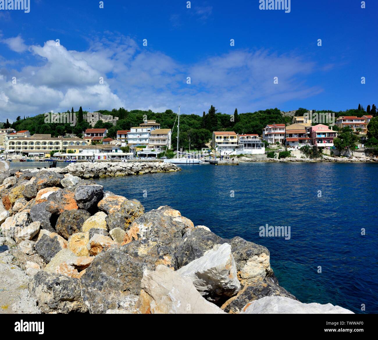 Kassiopi bay,Kassopaia,Îles Ioniennes, Corfou, Grèce Banque D'Images