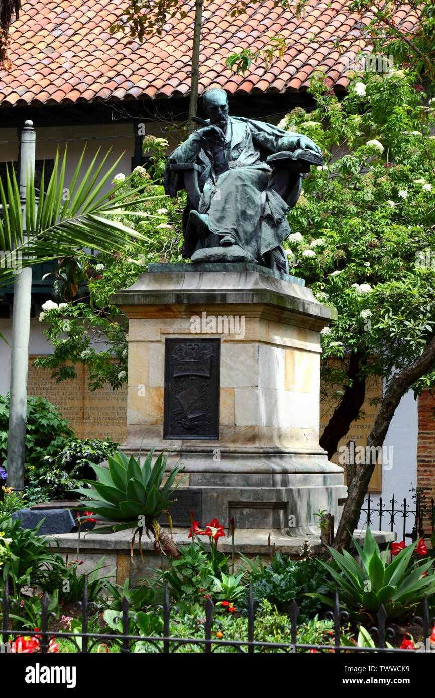 Statue de Rufino Jose Cuervo, un écrivain colombien, linguiste et philologue, Bogota, Colombie Banque D'Images