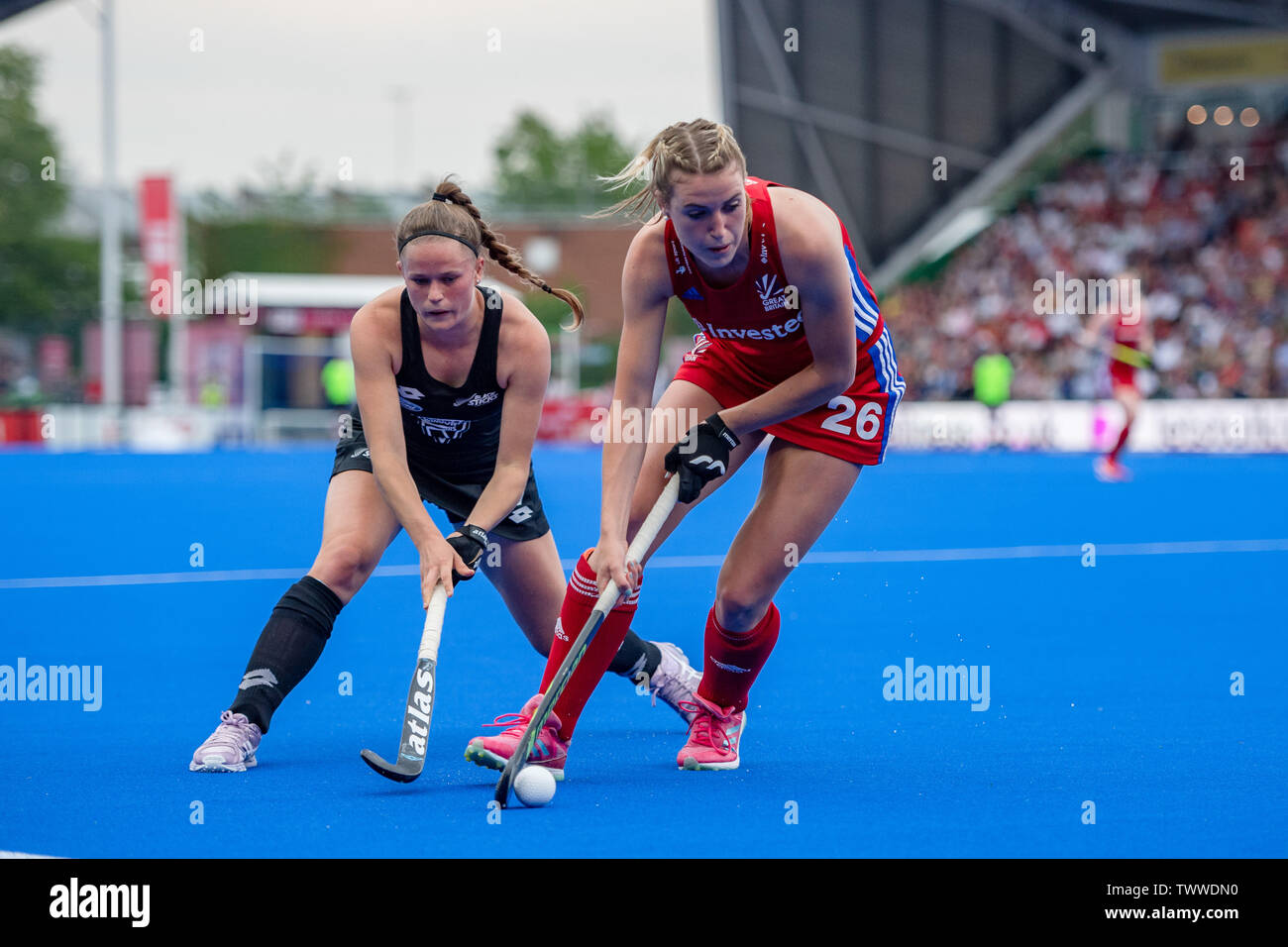 Londres, Royaume-Uni. Jun 23, 2019. Lily Owsley (GBR) en action lors de la Ligue Pro FIH souhaite : Grande-Bretagne contre la Nouvelle-Zélande (femmes) au stade de Twickenham Stoop le dimanche, Juin 23, 2019 à Londres en Angleterre. Credit : Taka G Wu/Alamy Live News Banque D'Images