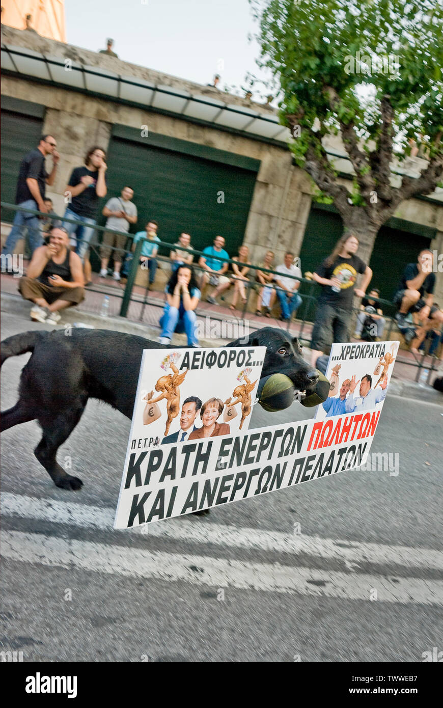 Manifestations contre les mesures d'austérité à l'extérieur du parlement grec à Athènes, Grèce. Juin 2011 Banque D'Images