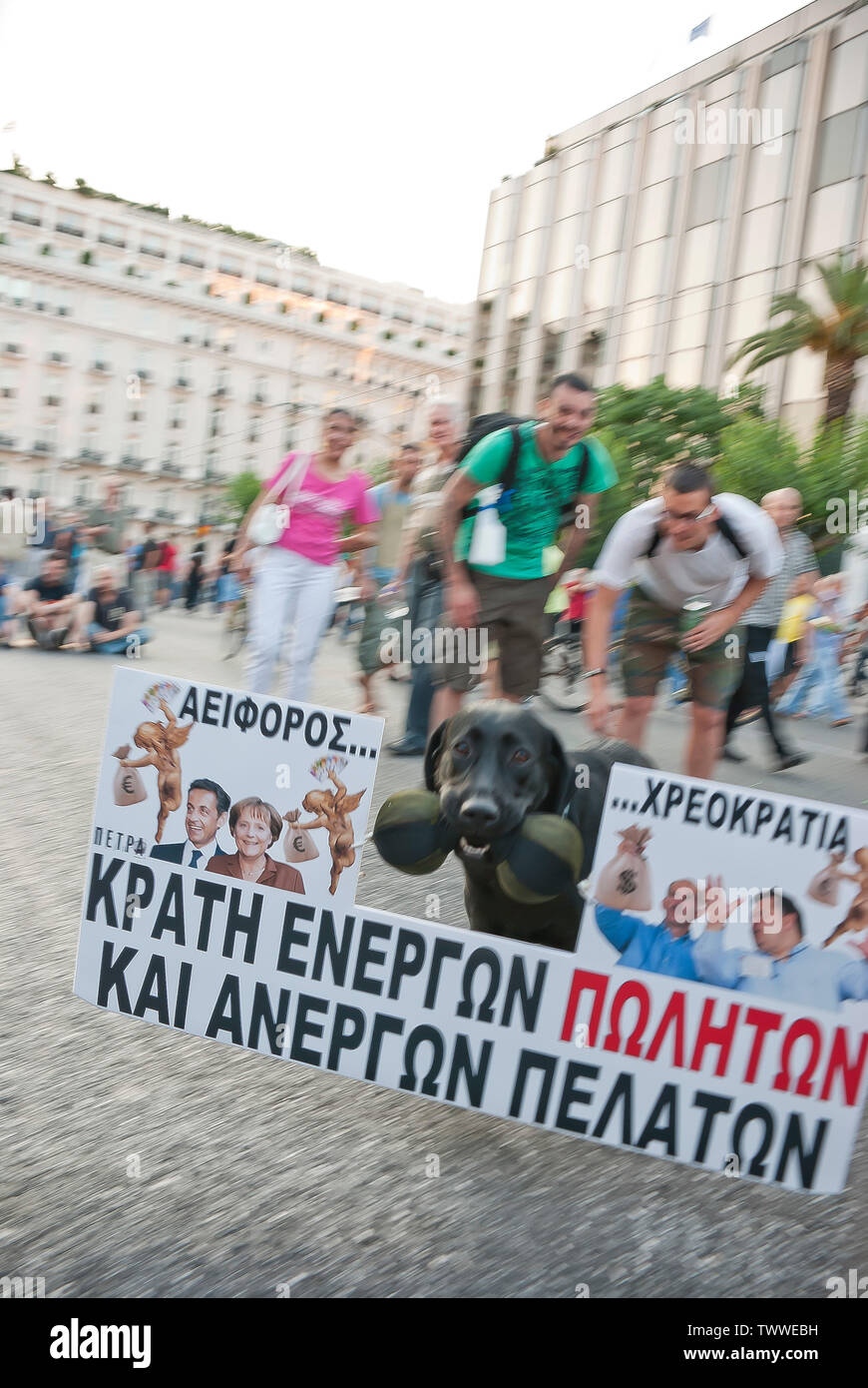 Manifestations contre les mesures d'austérité à l'extérieur du parlement grec à Athènes, Grèce. Juin 2011 Banque D'Images