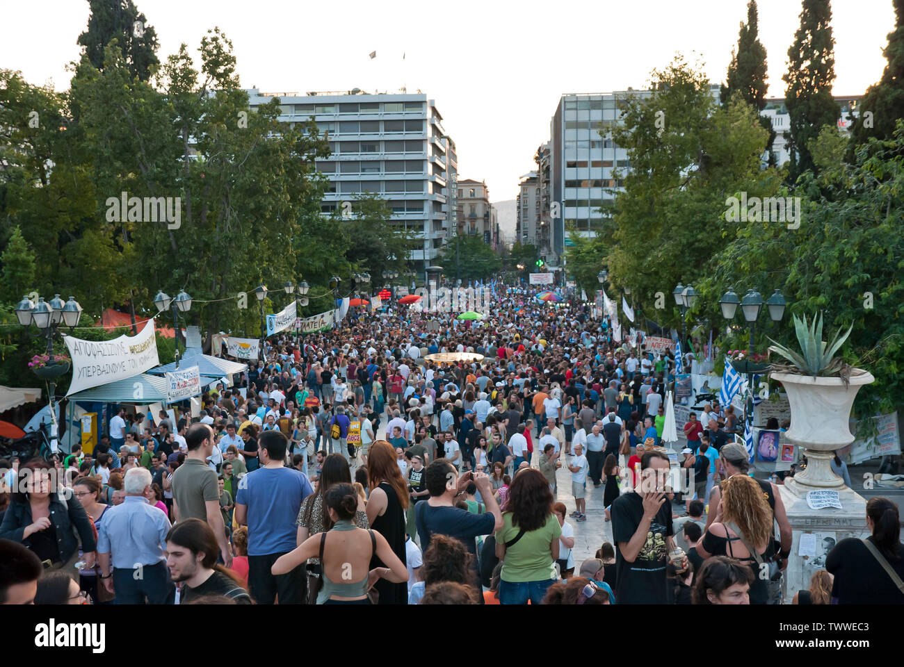 Manifestations contre les mesures d'austérité à l'extérieur du parlement grec à Athènes, Grèce. Juin 2011 Banque D'Images