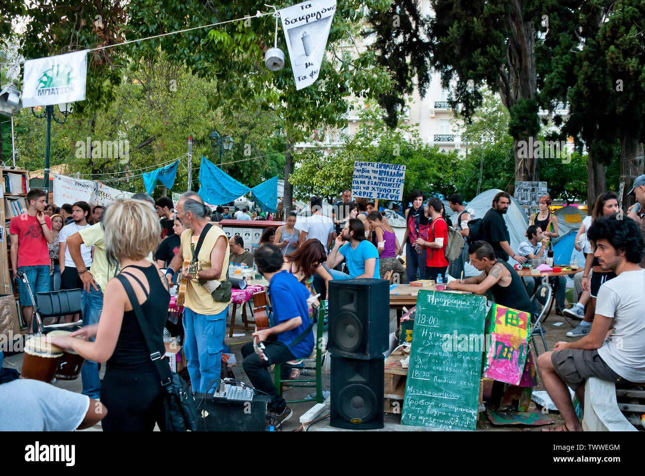 Manifestations contre les mesures d'austérité à l'extérieur du parlement grec à Athènes, Grèce. Juin 2011 Banque D'Images