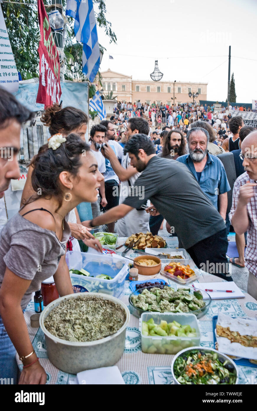 Manifestations contre les mesures d'austérité à l'extérieur du parlement grec à Athènes, Grèce. Juin 2011 Banque D'Images