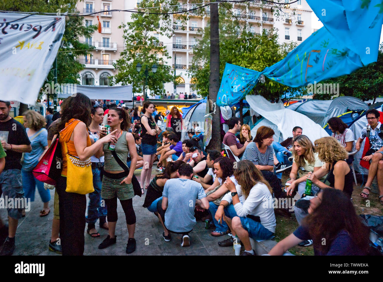 Manifestations contre les mesures d'austérité à l'extérieur du parlement grec à Athènes, Grèce. Juin 2011 Banque D'Images