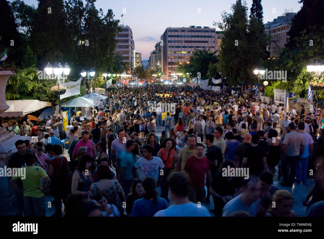 Manifestations contre les mesures d'austérité à l'extérieur du parlement grec à Athènes, Grèce. Juin 2011 Banque D'Images