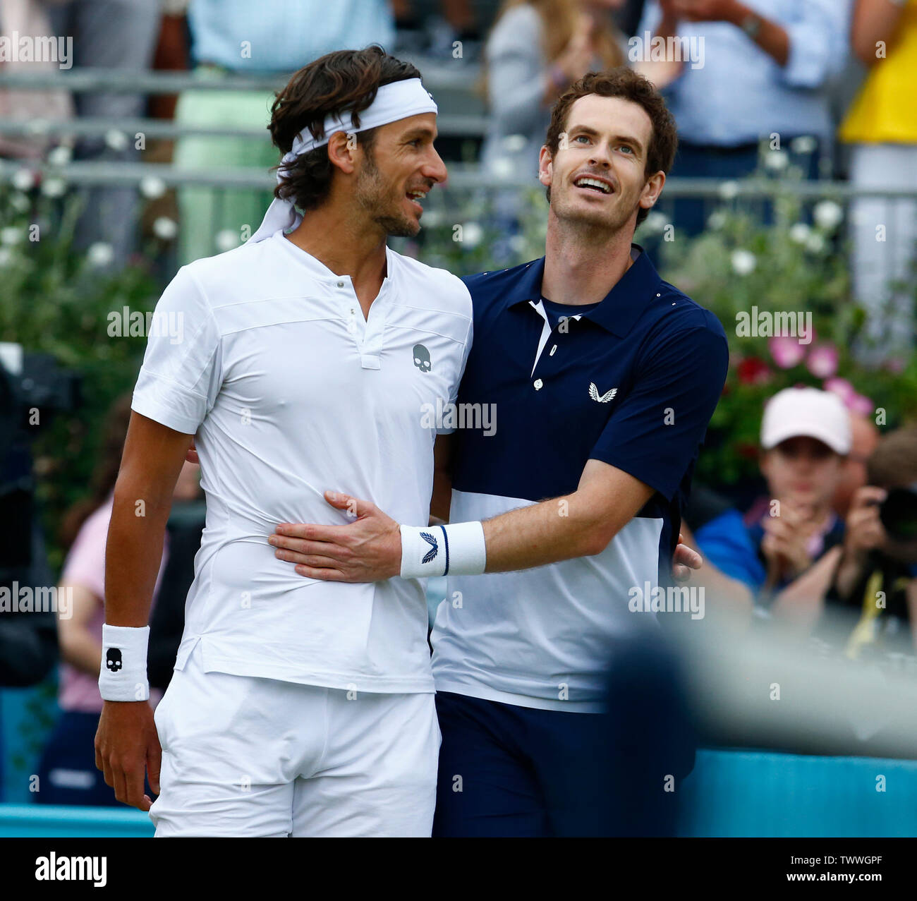 Londres, Royaume-Uni. 23 Juin, 2019. Londres, Angleterre - le 23 juin : Andy Murray (GBR) et Feliciano Lopez célébrer après avoir remporté la finale double pendant 7 jours après le championnat du Club Queens Fever-Tree le 23 juin 2019 à Londres, Royaume-Uni. Action Crédit : Foto Sport/Alamy Live News Banque D'Images