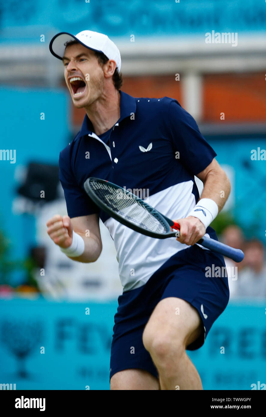 Londres, Royaume-Uni. 23 Juin, 2019. Londres, Angleterre - le 23 juin : Andy Murray (GBR) célébrer après avoir remporté la finale double pendant 7 jours après le championnat du Club Queens Fever-Tree le 23 juin 2019 à Londres, Royaume-Uni. Action Crédit : Foto Sport/Alamy Live News Banque D'Images