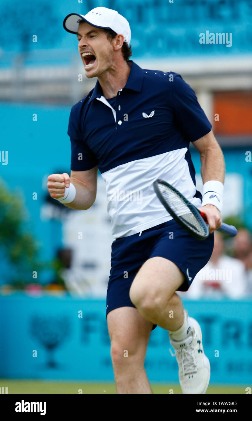 Londres, Royaume-Uni. 23 Juin, 2019. Londres, Angleterre - le 23 juin : Andy Murray (GBR) célébrer après avoir remporté la finale double pendant 7 jours après le championnat du Club Queens Fever-Tree le 23 juin 2019 à Londres, Royaume-Uni. Action Crédit : Foto Sport/Alamy Live News Banque D'Images