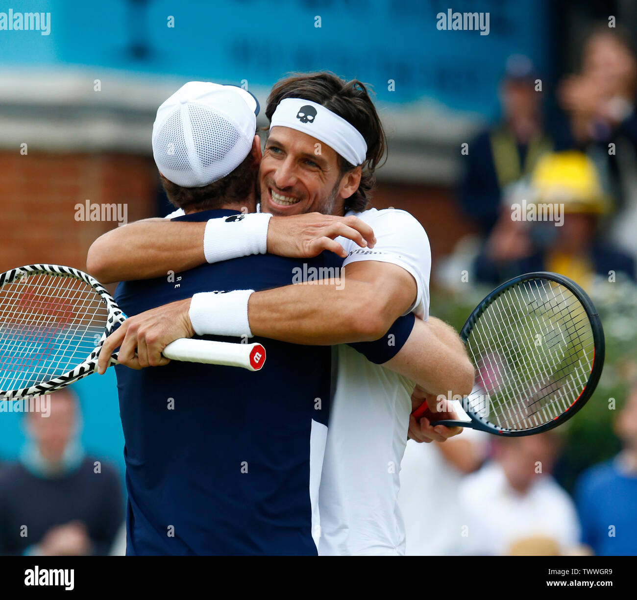 Londres, Royaume-Uni. 23 Juin, 2019. Londres, Angleterre - le 23 juin : Andy Murray (GBR) et Feliciano Lopez célébrer après avoir remporté la finale double pendant 7 jours après le championnat du Club Queens Fever-Tree le 23 juin 2019 à Londres, Royaume-Uni. Action Crédit : Foto Sport/Alamy Live News Banque D'Images