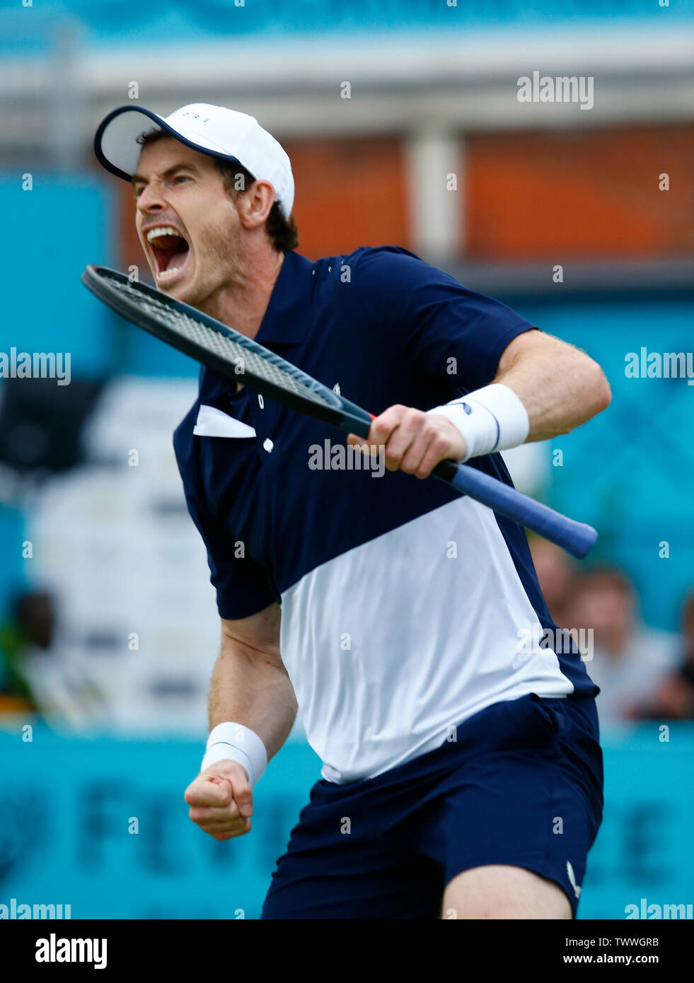 Londres, Royaume-Uni. 23 Juin, 2019. Londres, Angleterre - le 23 juin : Andy Murray (GBR) célébrer après avoir remporté la finale double pendant 7 jours après le championnat du Club Queens Fever-Tree le 23 juin 2019 à Londres, Royaume-Uni. Action Crédit : Foto Sport/Alamy Live News Banque D'Images