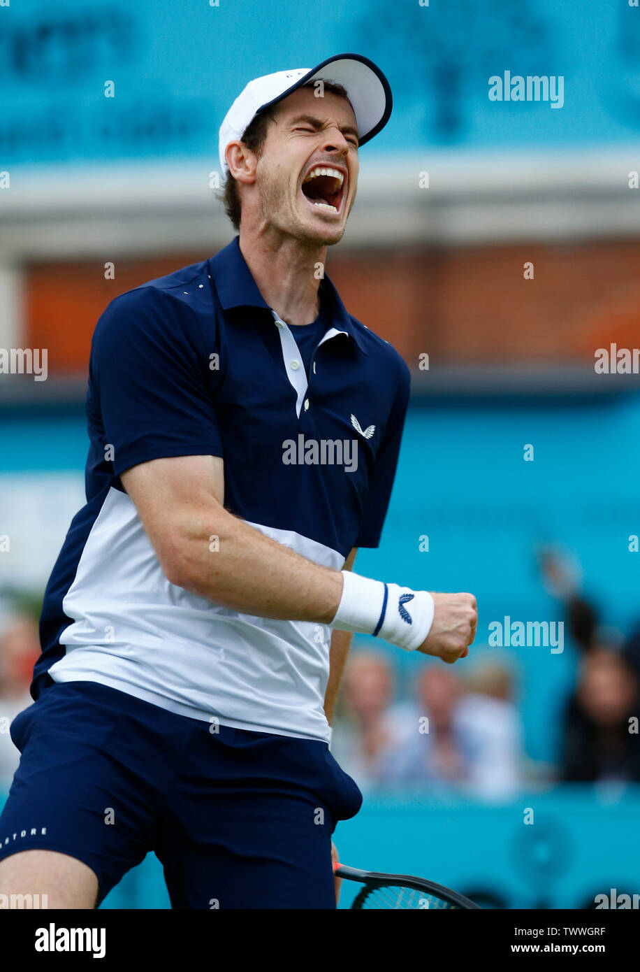 Londres, Royaume-Uni. 23 Juin, 2019. Londres, Angleterre - le 23 juin : Andy Murray (GBR) célébrer après avoir remporté la finale double pendant 7 jours après le championnat du Club Queens Fever-Tree le 23 juin 2019 à Londres, Royaume-Uni. Action Crédit : Foto Sport/Alamy Live News Banque D'Images