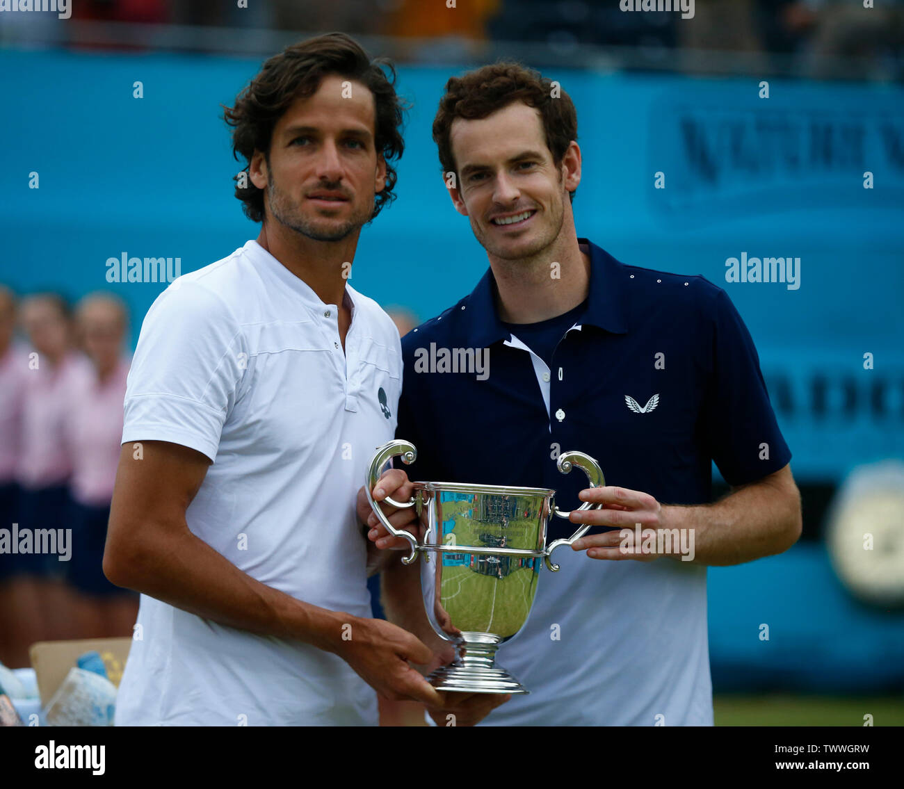 Londres, Royaume-Uni. 23 Juin, 2019. Londres, Angleterre - le 23 juin : Andy Murray (GBR) et Feliciano Lopez avec Trophy au cours de Dernier Jour 7 Championnats de l'Fever-Tree à Queens Club le 23 juin 2019 à Londres, Royaume-Uni. Action Crédit : Foto Sport/Alamy Live News Banque D'Images