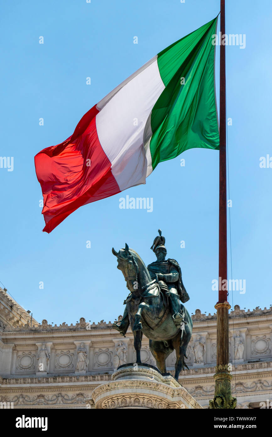 Le pavillon de l'Italie, aussi connu, par excellence, comme le drapeau tricolore, est le drapeau national de la République italienne. Banque D'Images