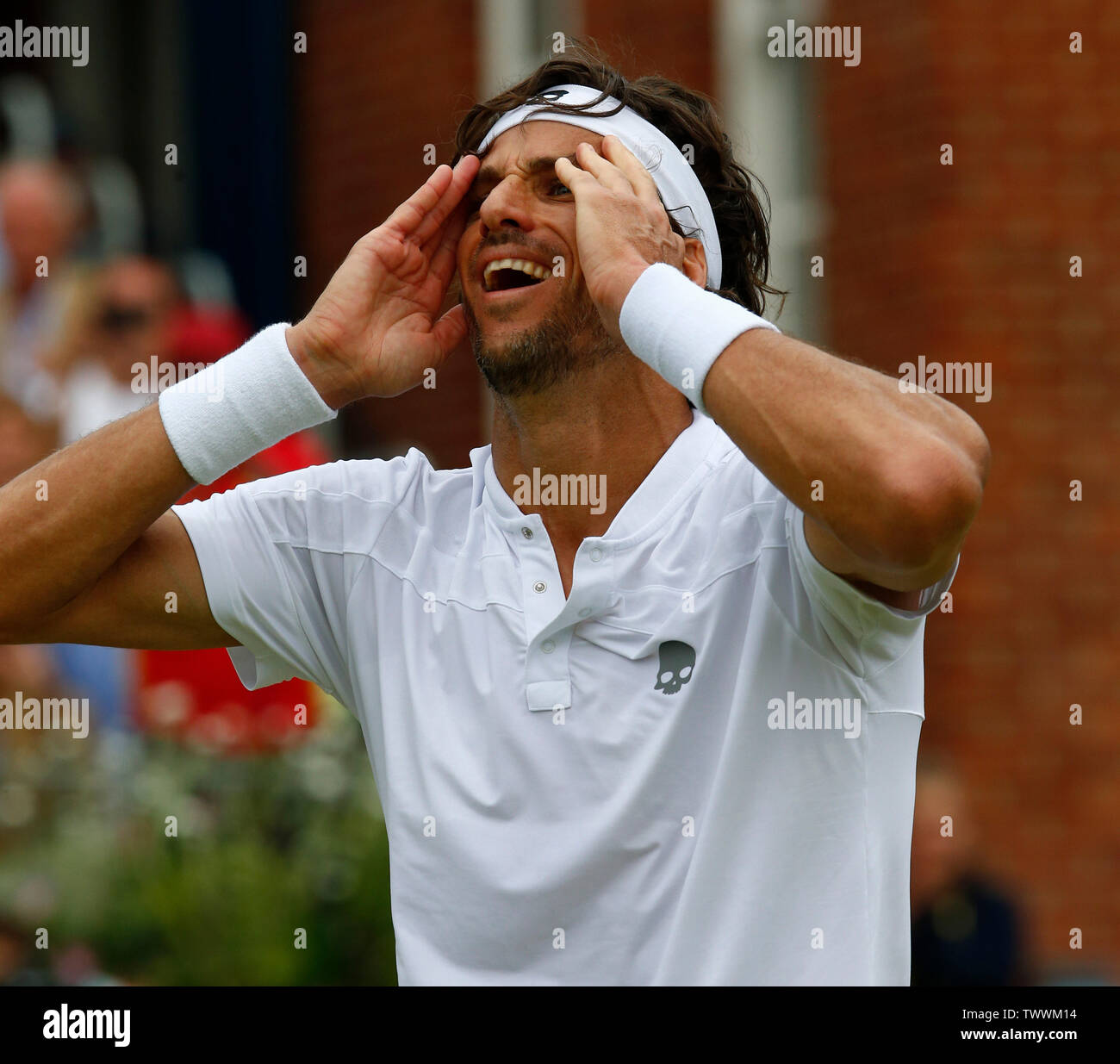 Londres, Royaume-Uni. 23 Juin, 2019. Londres, Angleterre - le 23 juin : Feliciano Lopez (ESP) célébrer sa victoire Gilles Simon (FRA) au cours de la dernière journée 7 championnats Fever-Tree à Queens Club le 23 juin 2019 à Londres, Royaume-Uni. Action Crédit : Foto Sport/Alamy Live News Banque D'Images