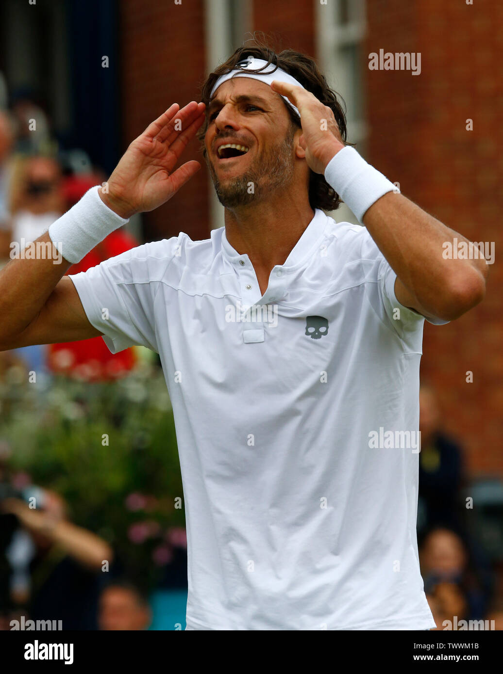 Londres, Royaume-Uni. 23 Juin, 2019. Londres, Angleterre - le 23 juin : Feliciano Lopez (ESP) célébrer sa victoire Gilles Simon (FRA) au cours de la dernière journée 7 championnats Fever-Tree à Queens Club le 23 juin 2019 à Londres, Royaume-Uni. Action Crédit : Foto Sport/Alamy Live News Banque D'Images