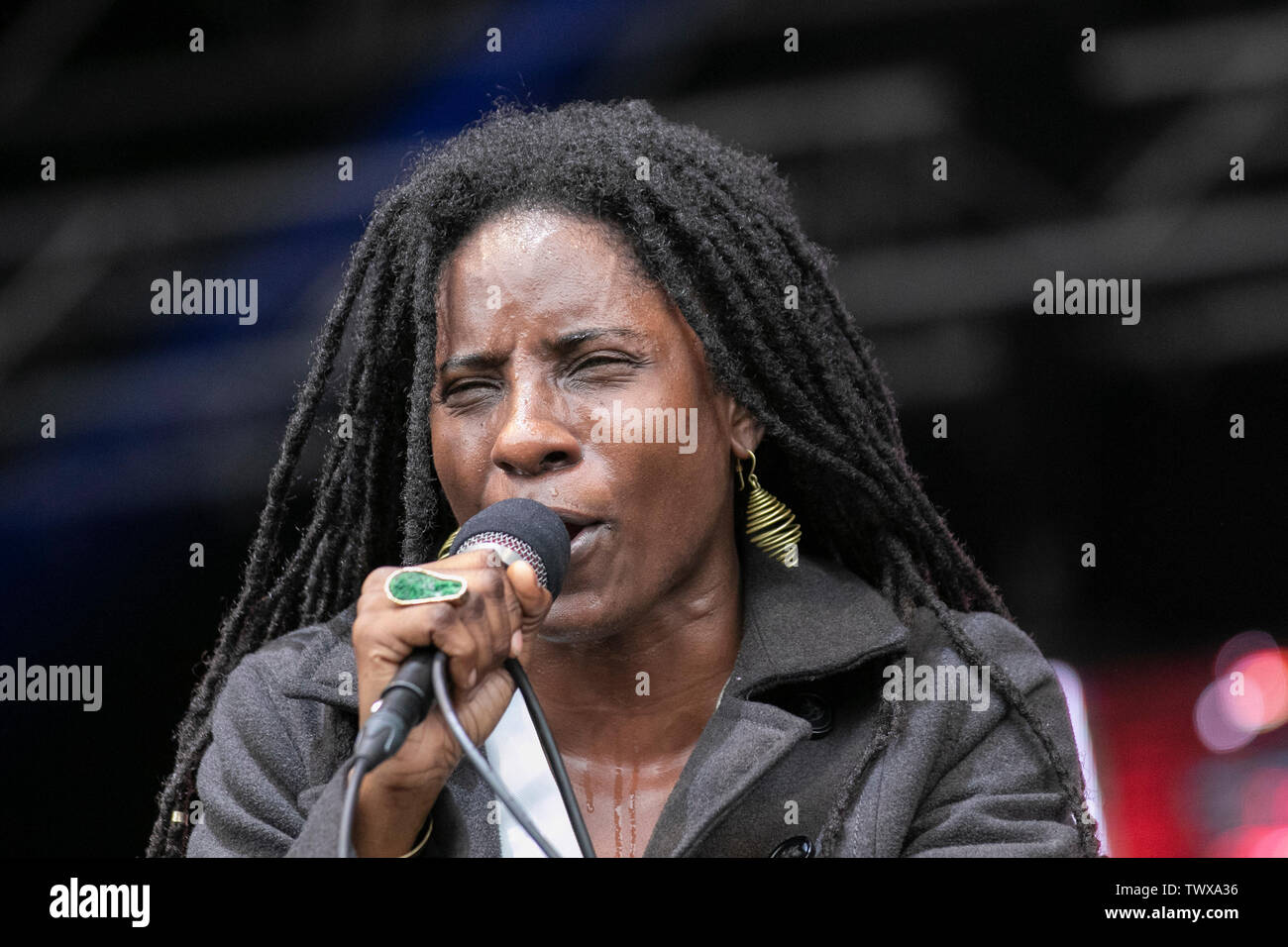 Royaume-uni ; 23 juin 2019 Divertissement. JAH JAH9 ; 9 Janine Elizabeth Cunningham et le traitement Dub Effectuer une émission spirituelle aux foules dans Sefton Park à l'Afrique de l'événement. Oye Liverpool /AlamyLiveNews MediaWorldImages ; crédit. Banque D'Images