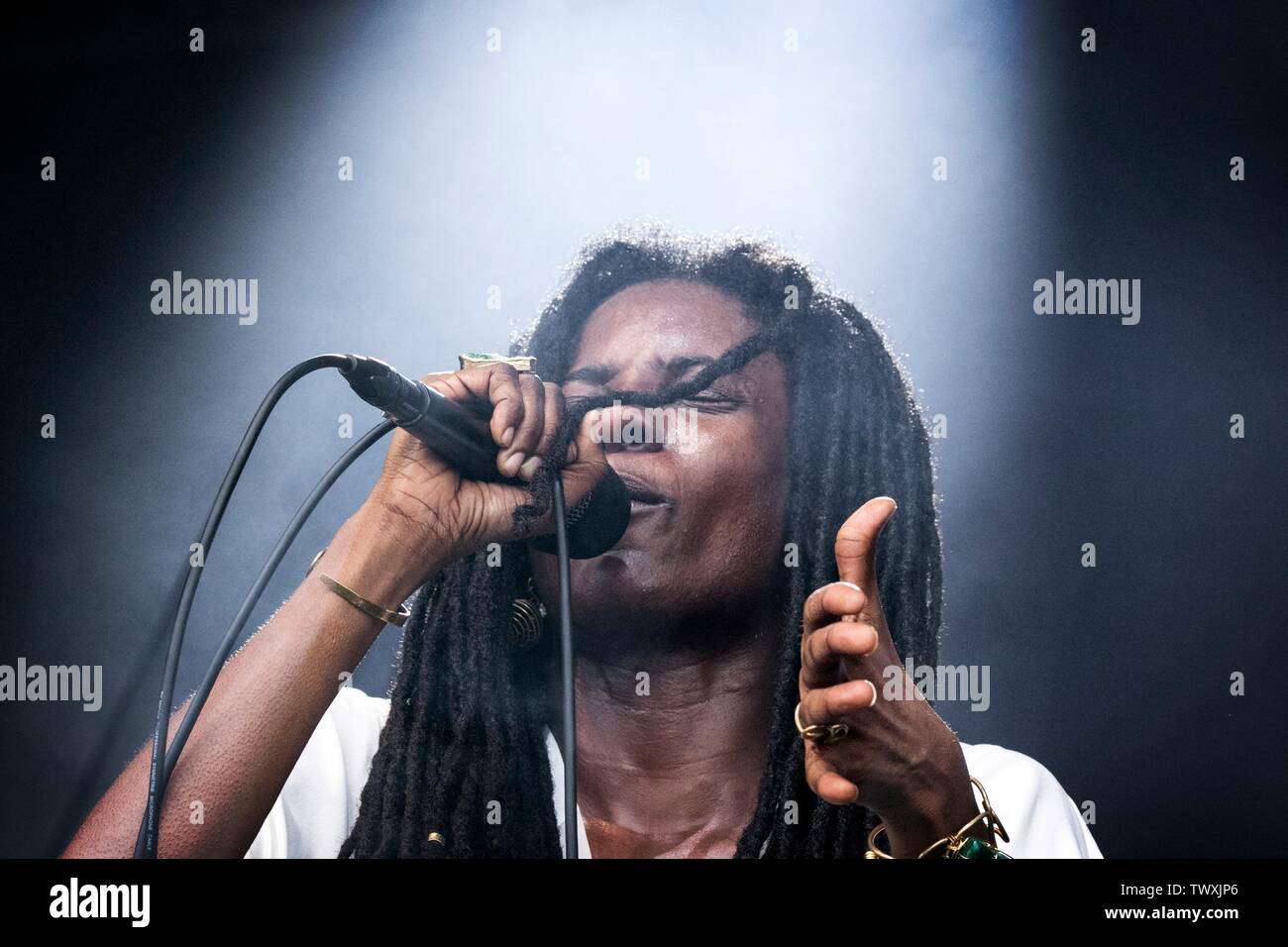 Liverpool, Merseyside, Royaume-Uni. 23 juin 2019. Africa Oye Festival de musique. Jah9 et le traitement Dub fonctionne à l'Afrique fantastique Oyé Festival à Liverpool;s Sefton Park. Le plus grand de célébration de la musique africaine et de la culture, a lieu chaque année à Liverpool. À partir de 1992 comme une série de petits concerts dans le centre-ville, l'événement n'a cessé de se renforcer, déménagement à sa présente Sefton Park home en 2002 pour faire face à la demande. Credit : Cernan Elias/Alamy Live News Banque D'Images