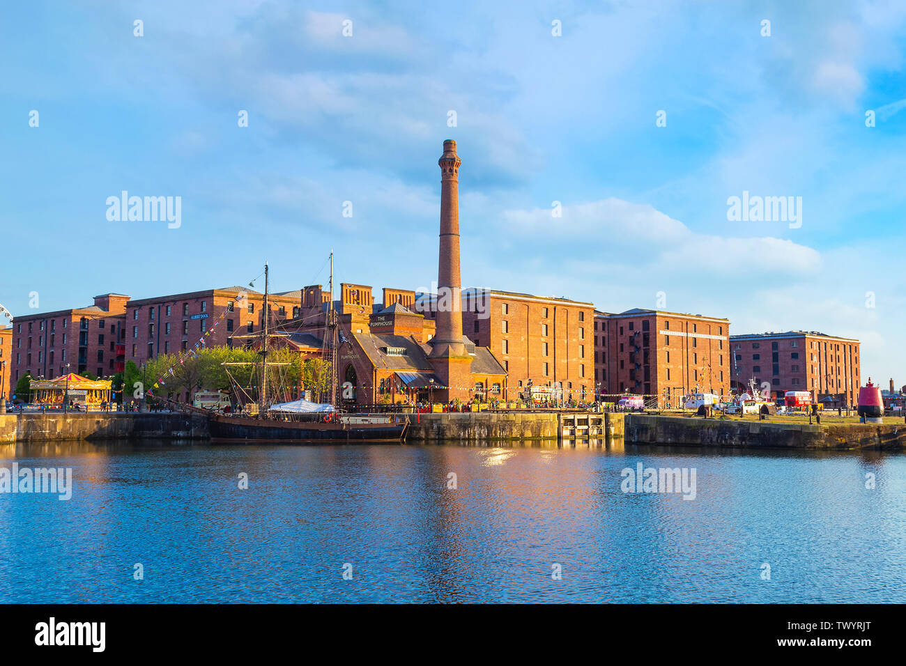 Liverpool, Royaume-Uni - 17 mai 2018 : Royal Albert Dock est un complexe de bâtiments et entrepôts dock ouvert en 1846, aujourd'hui c'est un attrait touristique majeur dans Banque D'Images