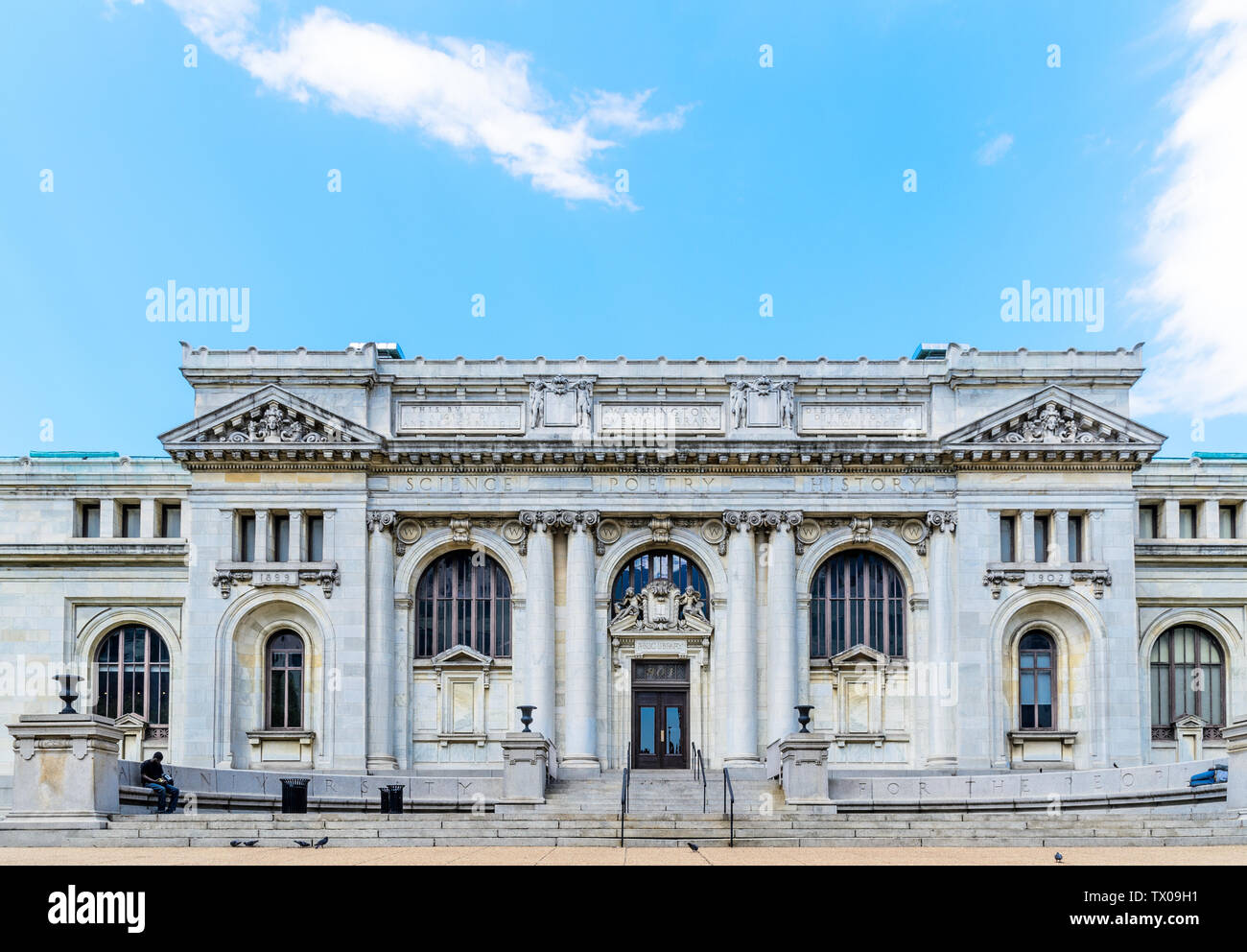 La Bibliothèque Carnegie de DC, qui abrite aujourd'hui le magasin phare d'Apple pour Washington, DC, USA. Banque D'Images
