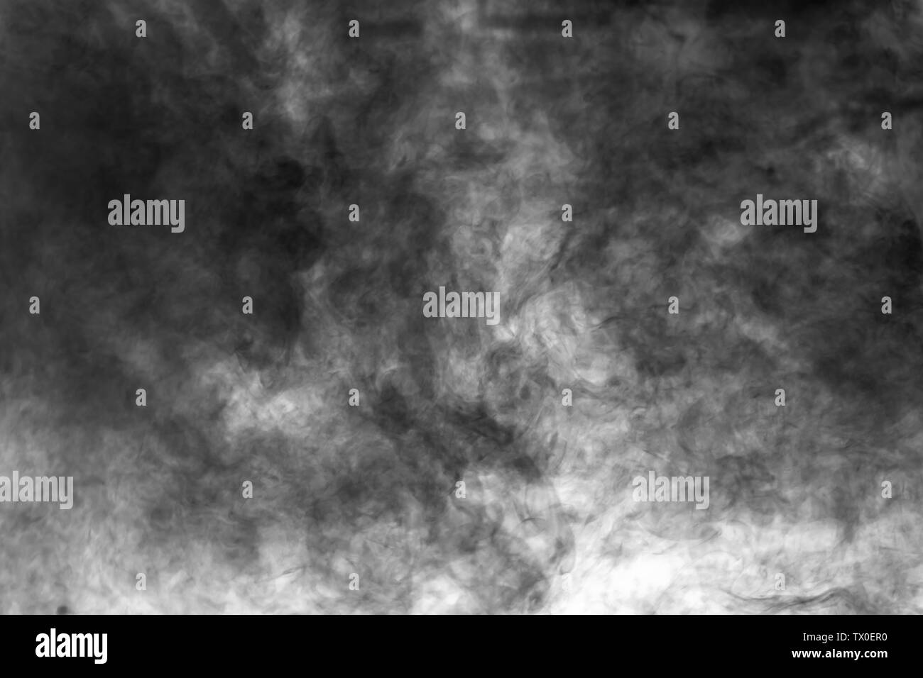 Résumé de la fumée blanche sur fond noir.blanc nuage de fumée. Banque D'Images