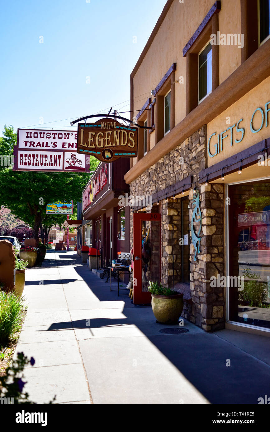 Côté rue, devantures de magasins touristiques à Kanab, Utah. Banque D'Images