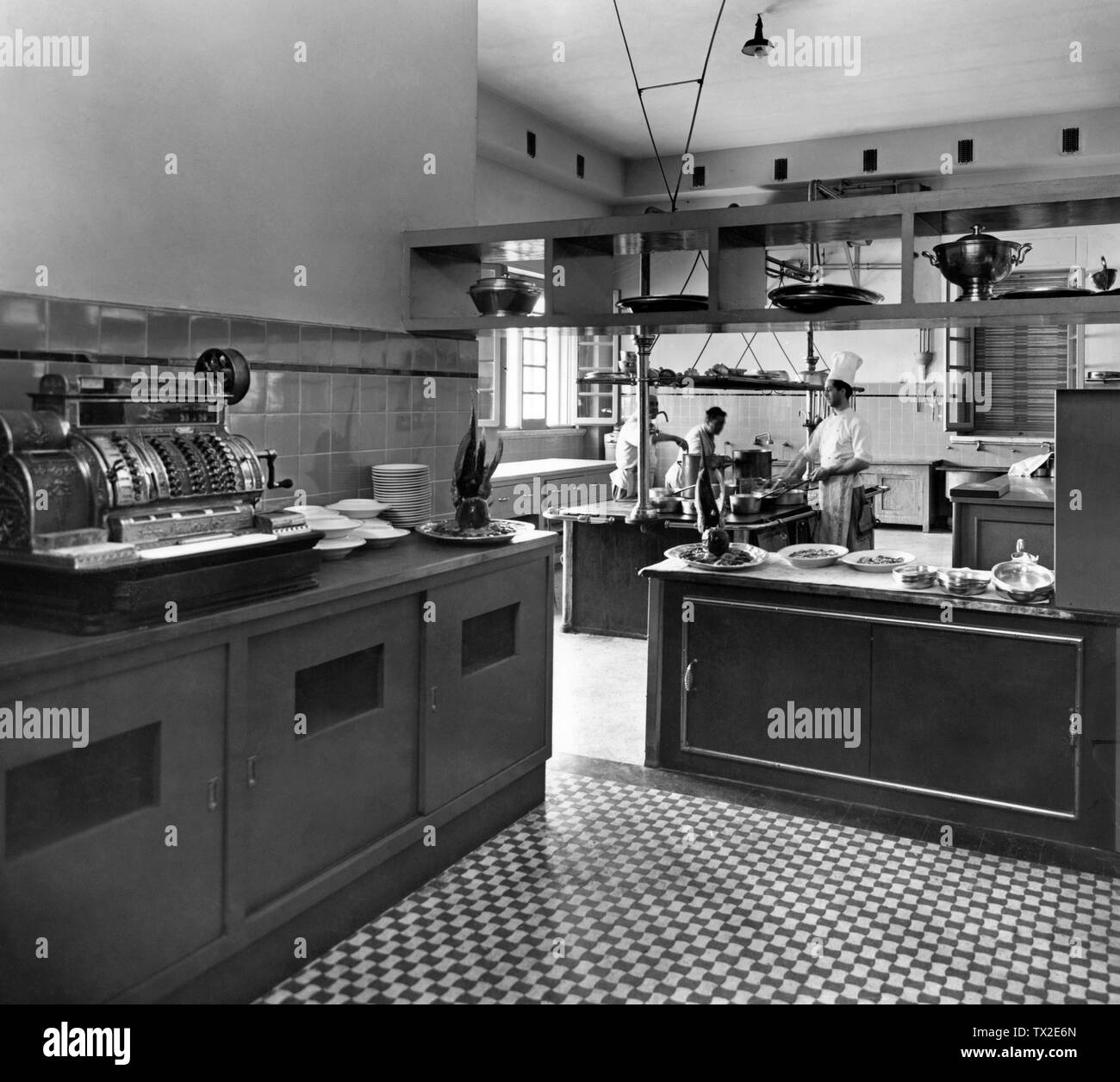 L'Italie, Rome, la cuisine de la cantine de premier ordre à Cinecittà, 1930 Banque D'Images