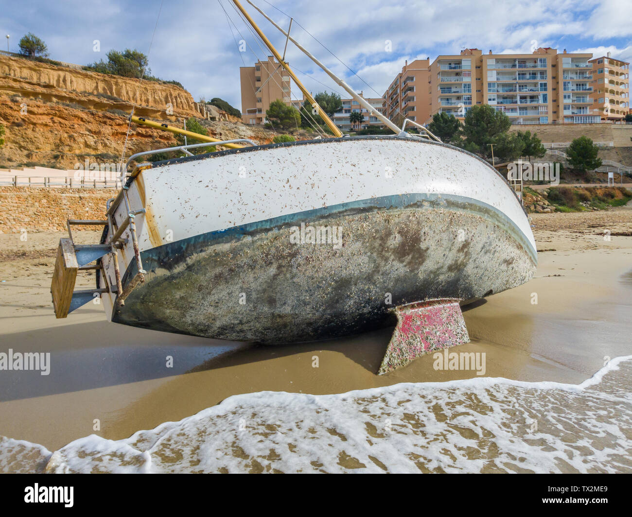 Le yacht à eu un accident. Banque D'Images