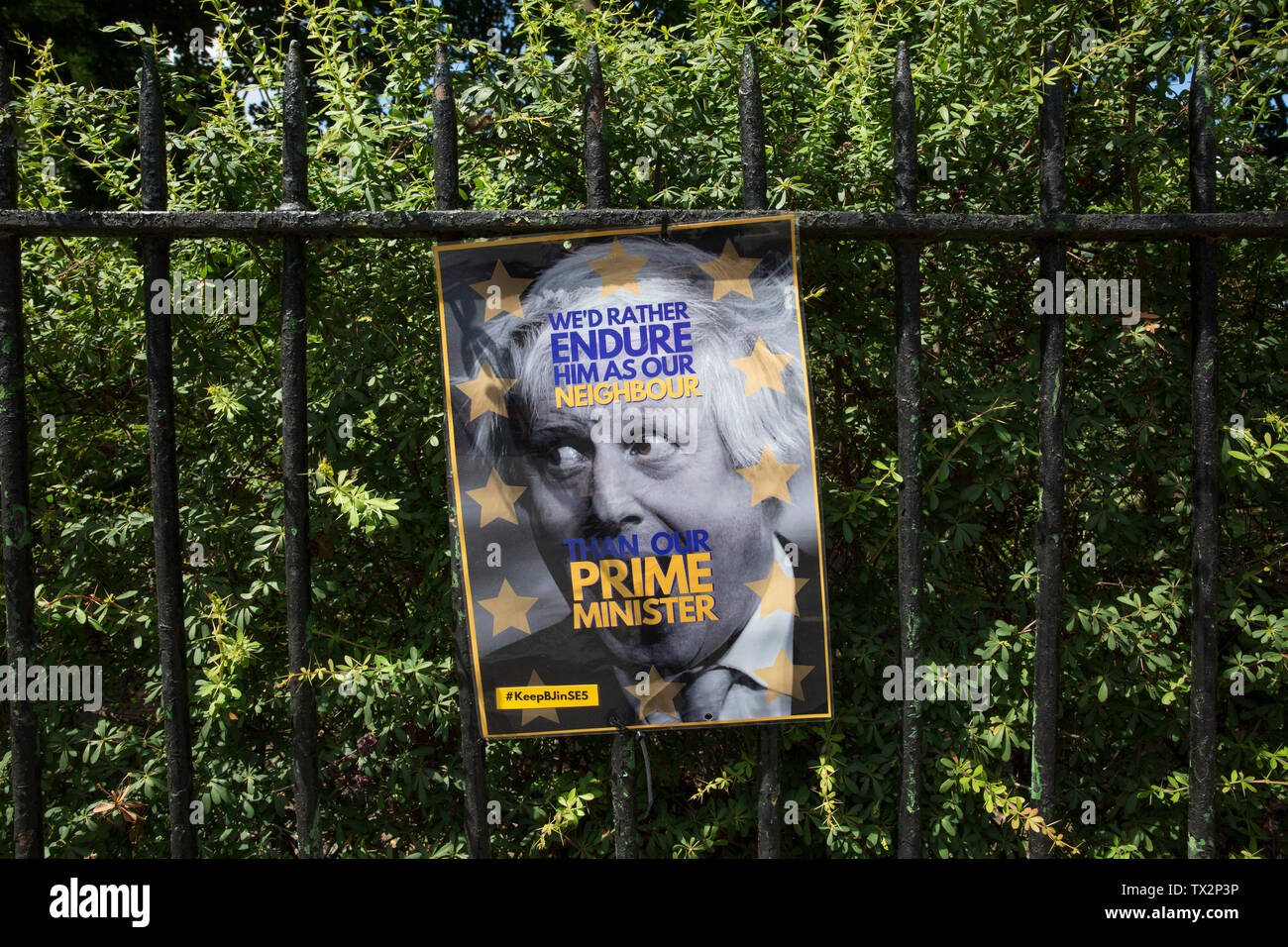 Anti-Boris placard en dehors de l'adresse résidentielle de Boris Johnson MP pour le parti conservateur et petite amie Carrie Symonds, London, England, UK Banque D'Images