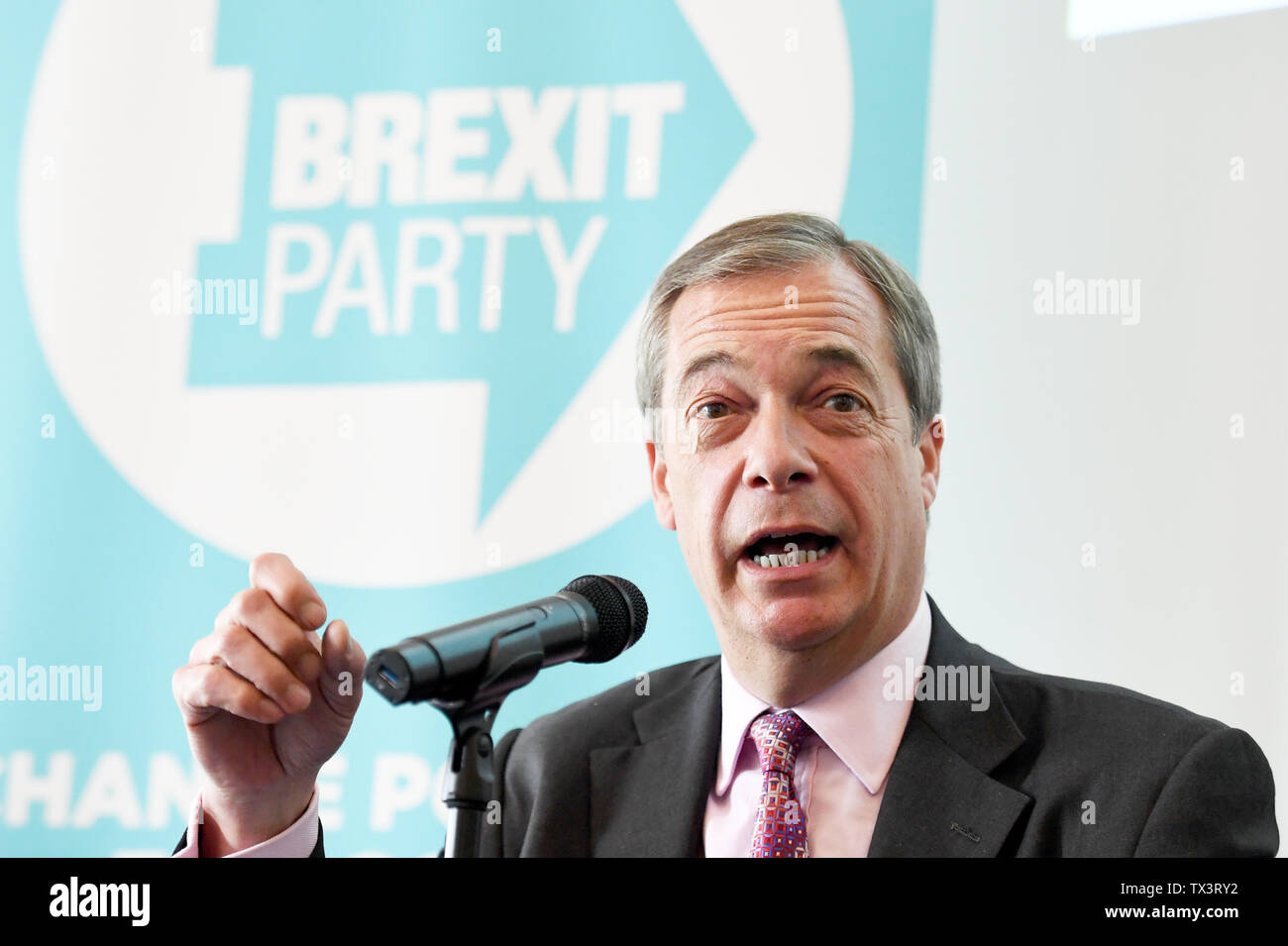 Brexit Nigel Farage chef de parti au cours d'une présentation sur les votes par correspondance à Carlton House Terrace à Londres. Banque D'Images