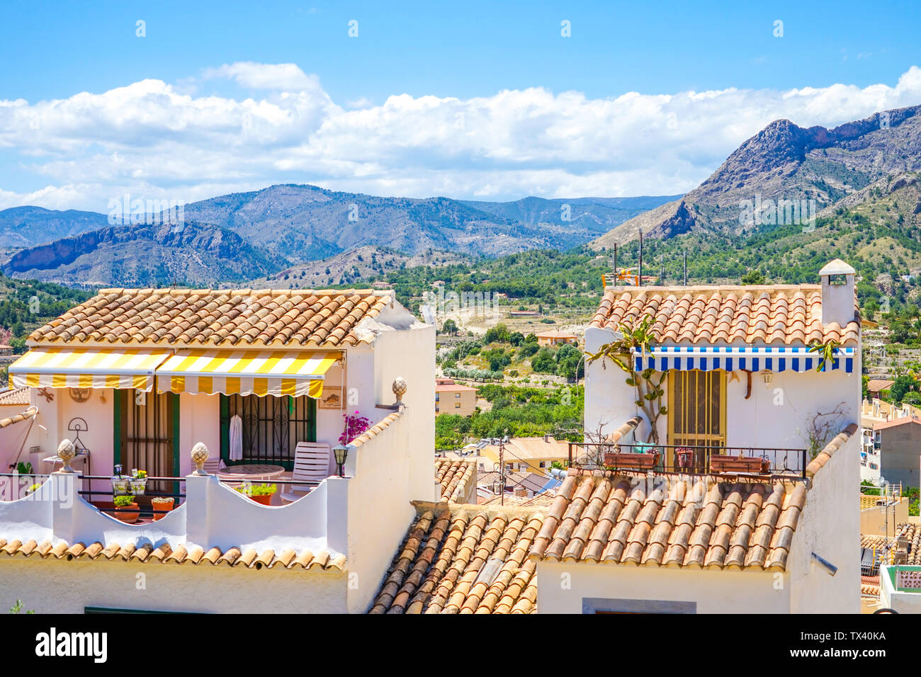 Benidorm, Espagne - 12 juin 2019 : Vue de la chambre balcon typiquement espagnol blanc Banque D'Images
