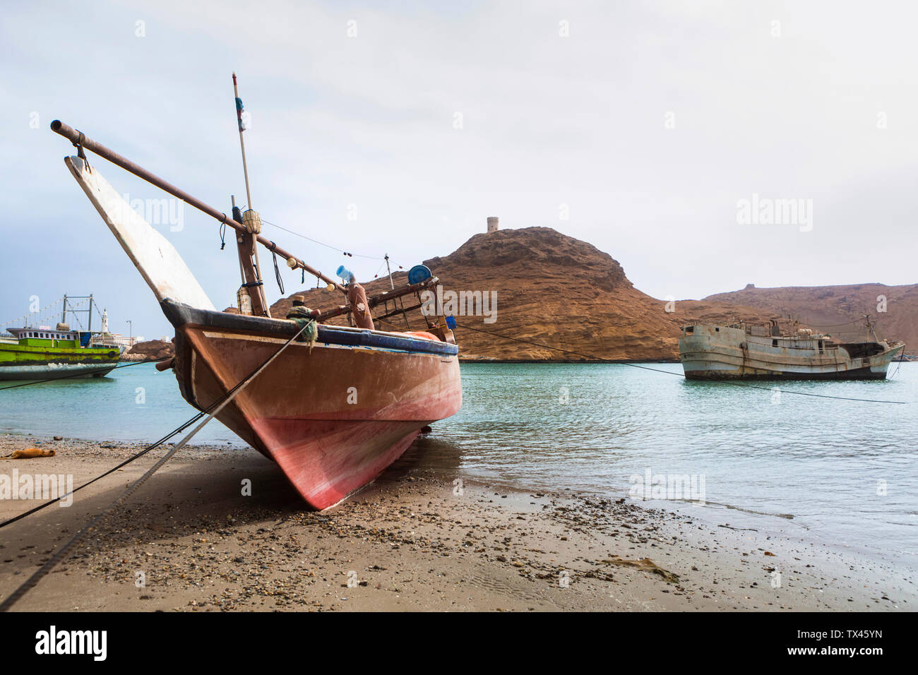 Oman, Sur, vieux bateaux dans le port Banque D'Images