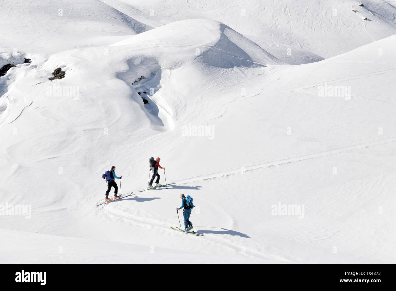 La Géorgie, Caucase, Gudauri, les gens sur un tour de ski Banque D'Images