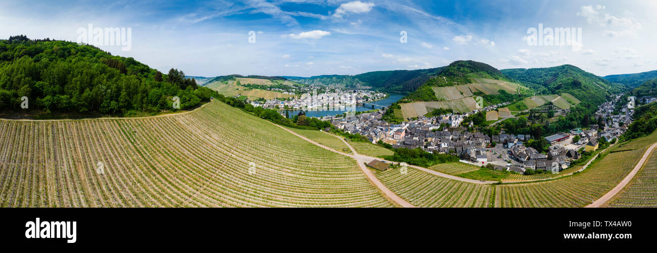 Allemagne, Rhénanie-Palatinat, Vue Panoramique de Traben-Trarbach avec Moselle, vine yard Banque D'Images