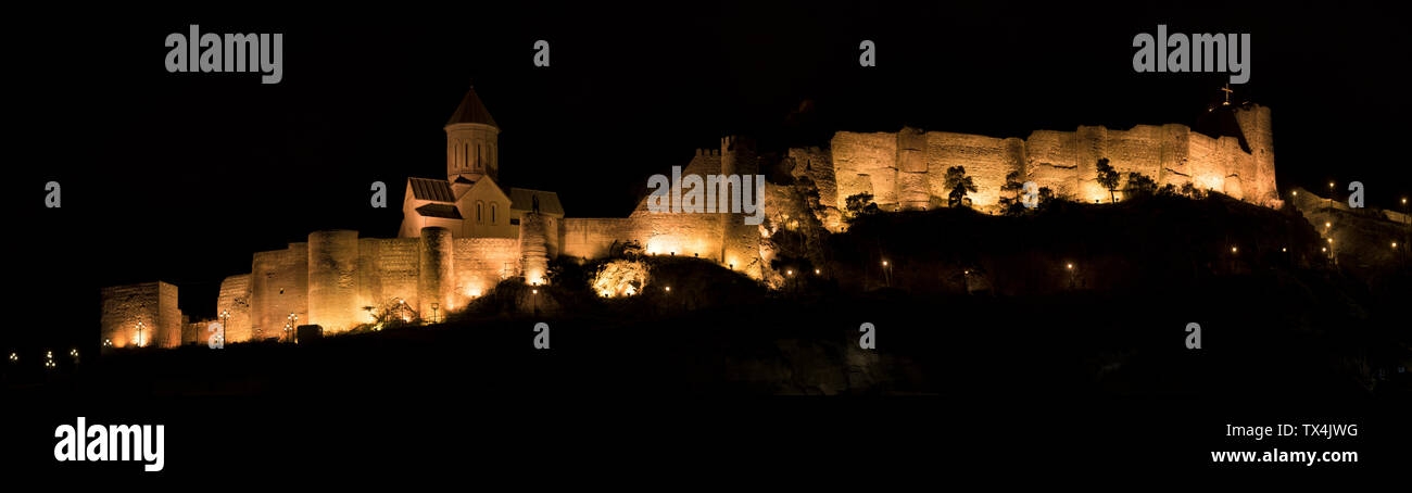 La Géorgie, Tbilissi, forteresse de Narikala nuit Banque D'Images