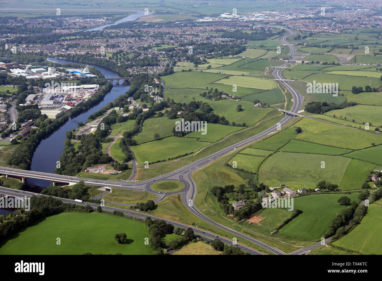 Vue aérienne de l'A683 de contournement nord de Lancaster, à M6 de Heysham link road, Lancashire Banque D'Images