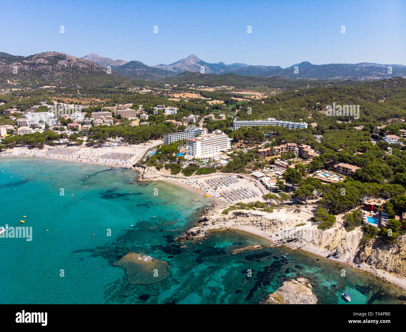 Espagne, Malaga, Costa de la Calma, vue aérienne sur Peguera avec hôtels et plages Banque D'Images