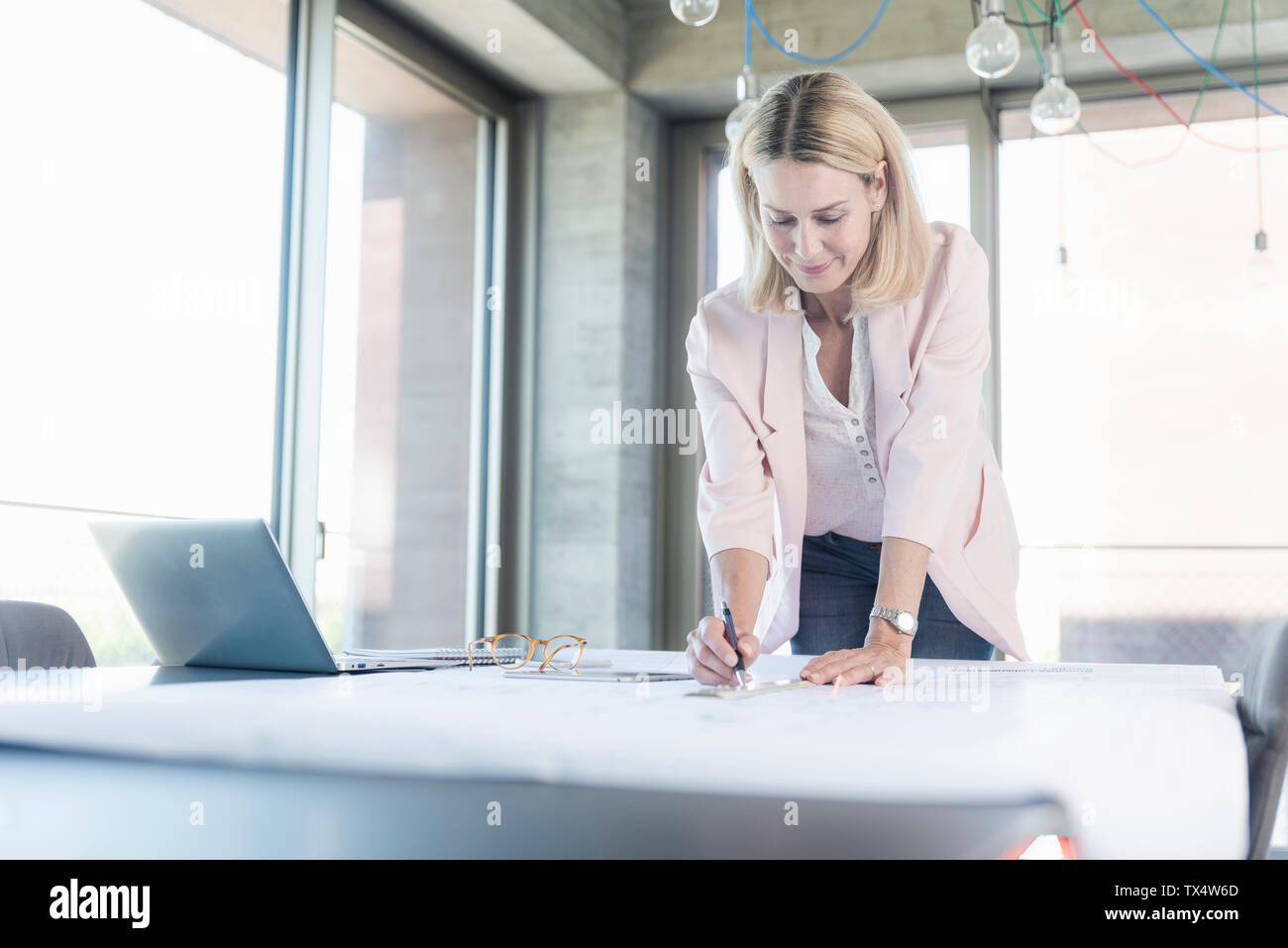 Businesswoman working in conference room in office Banque D'Images