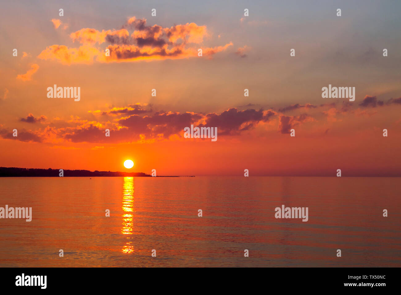 Allemagne, Heiligendamm, Bad Doberan, coucher de soleil au-dessus de la mer Baltique Banque D'Images