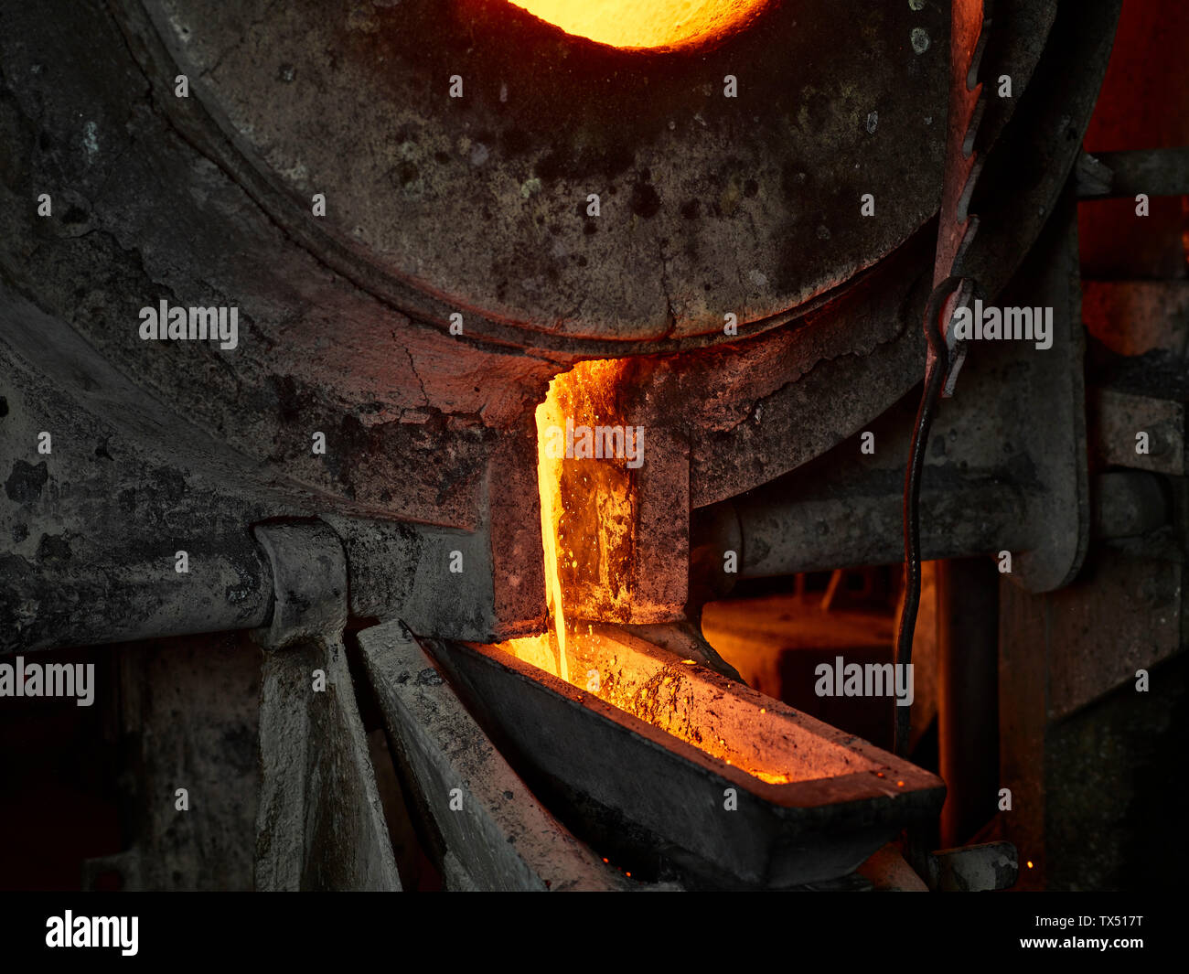 Four de fusion au cours de l'industrie, le cuivre, le cuivre liquide Photo  Stock - Alamy