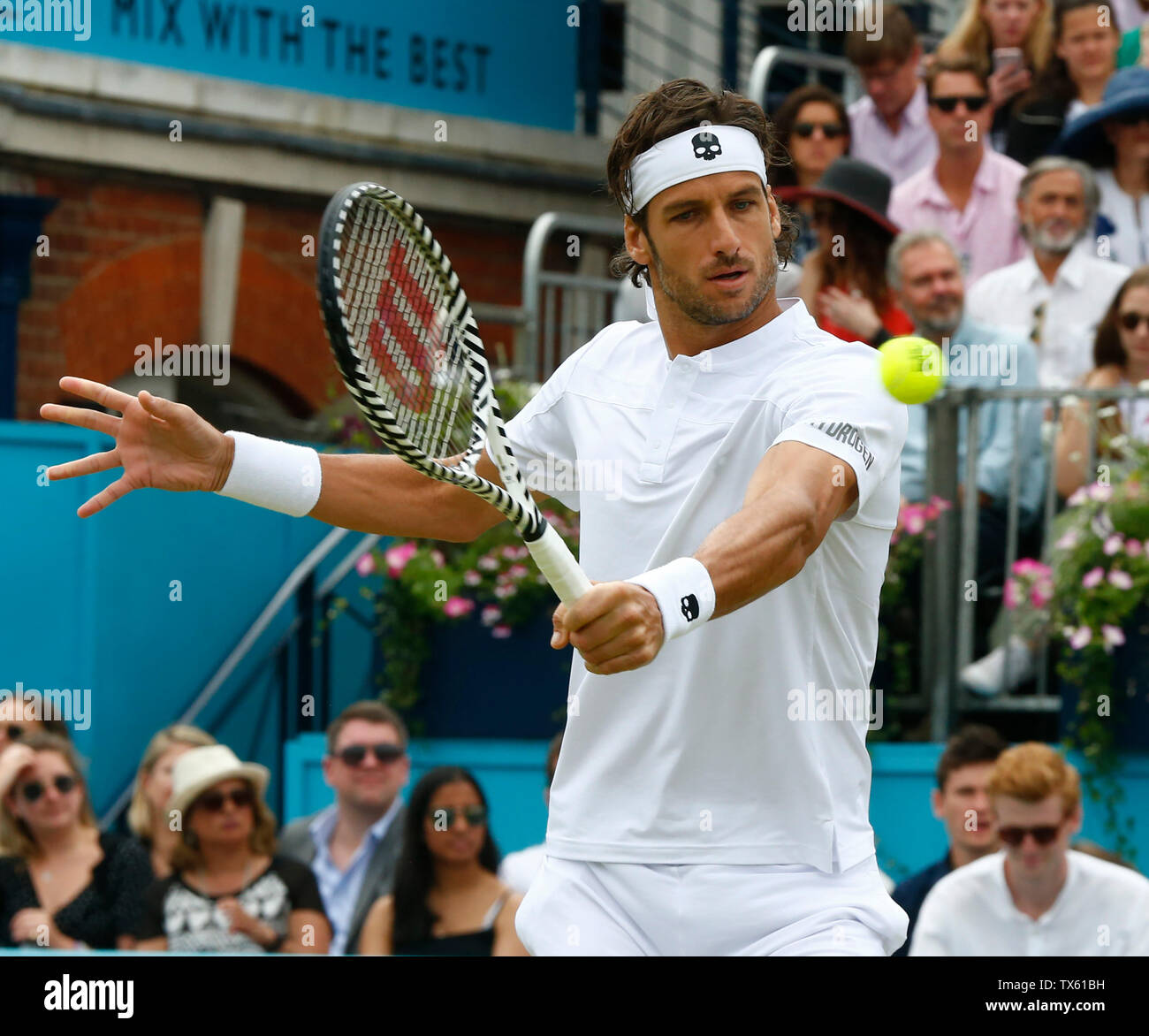 Londres, Royaume-Uni. 23 Juin, 2019. Londres, Angleterre - le 23 juin : Feliciano Lopez (ESP) contre Gilles Simon (FRA) au cours de la dernière journée 7 championnats Fever-Tree à Queens Club le 23 juin 2019 à Londres, Royaume-Uni. Action Crédit : Foto Sport/Alamy Live News Banque D'Images
