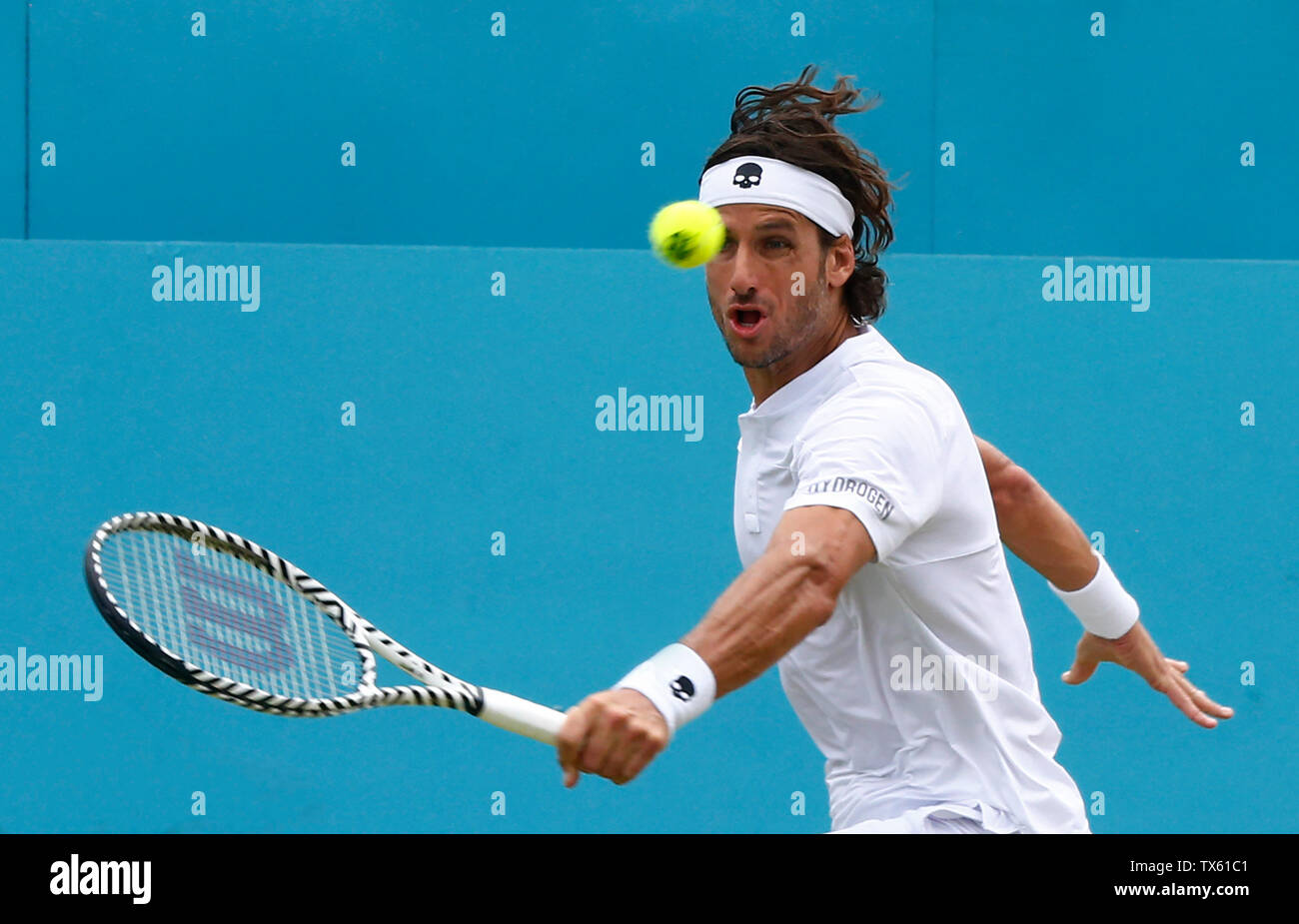 Londres, Royaume-Uni. 23 Juin, 2019. Londres, Angleterre - le 23 juin : Feliciano Lopez (ESP) contre Gilles Simon (FRA) au cours de la dernière journée 7 championnats Fever-Tree à Queens Club le 23 juin 2019 à Londres, Royaume-Uni. Action Crédit : Foto Sport/Alamy Live News Banque D'Images