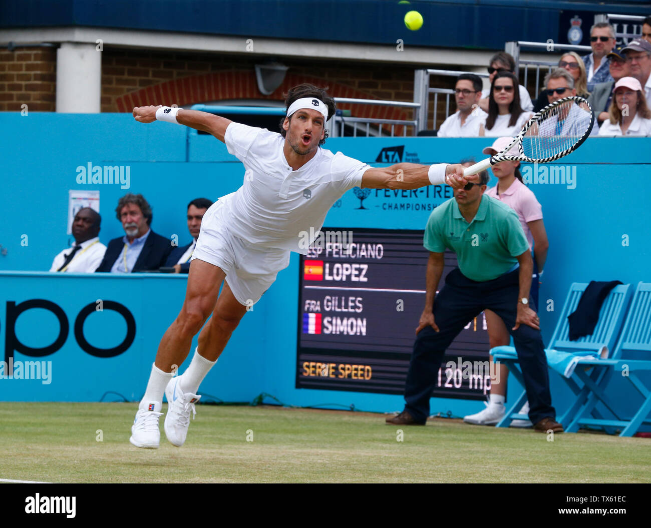Londres, Royaume-Uni. 23 Juin, 2019. Londres, Angleterre - le 23 juin : Feliciano Lopez (ESP) contre Gilles Simon (FRA) au cours de la dernière journée 7 championnats Fever-Tree à Queens Club le 23 juin 2019 à Londres, Royaume-Uni. Action Crédit : Foto Sport/Alamy Live News Banque D'Images