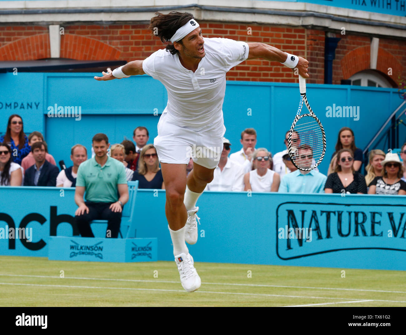 Londres, Royaume-Uni. 23 Juin, 2019. Londres, Angleterre - le 23 juin : Feliciano Lopez (ESP) contre Gilles Simon (FRA) au cours de la dernière journée 7 championnats Fever-Tree à Queens Club le 23 juin 2019 à Londres, Royaume-Uni. Action Crédit : Foto Sport/Alamy Live News Banque D'Images
