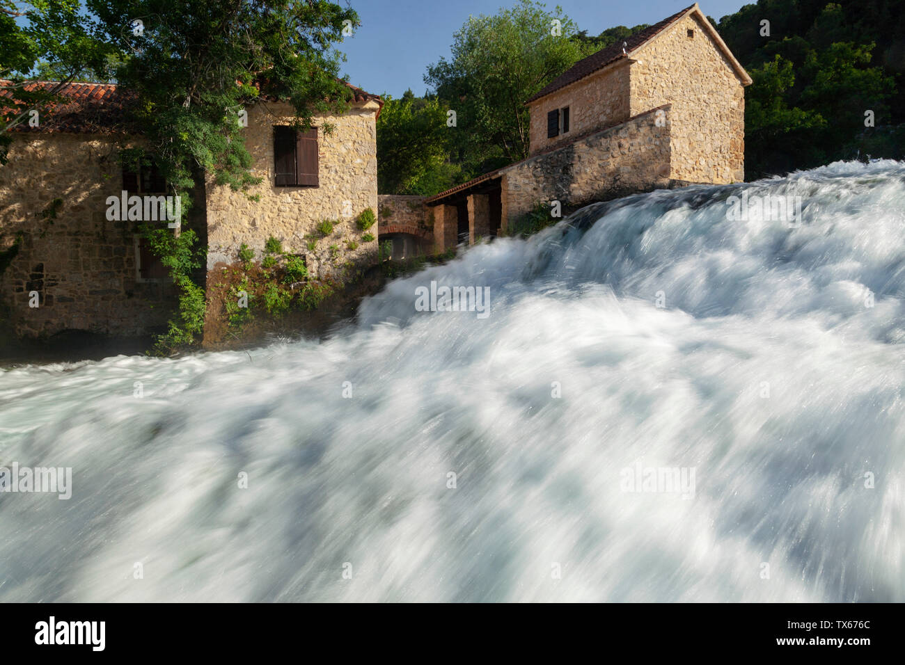 Les moulins à eau sur la cascade de Skradinski buk dans le Parc National de Krka, Croatie Banque D'Images