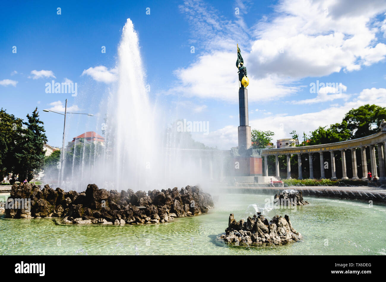 Vienne, Autriche - 11.07.2013 : Fontaine Hochstrahlbrunnen à Vienne, Autriche, Europe. Destination de voyage Banque D'Images