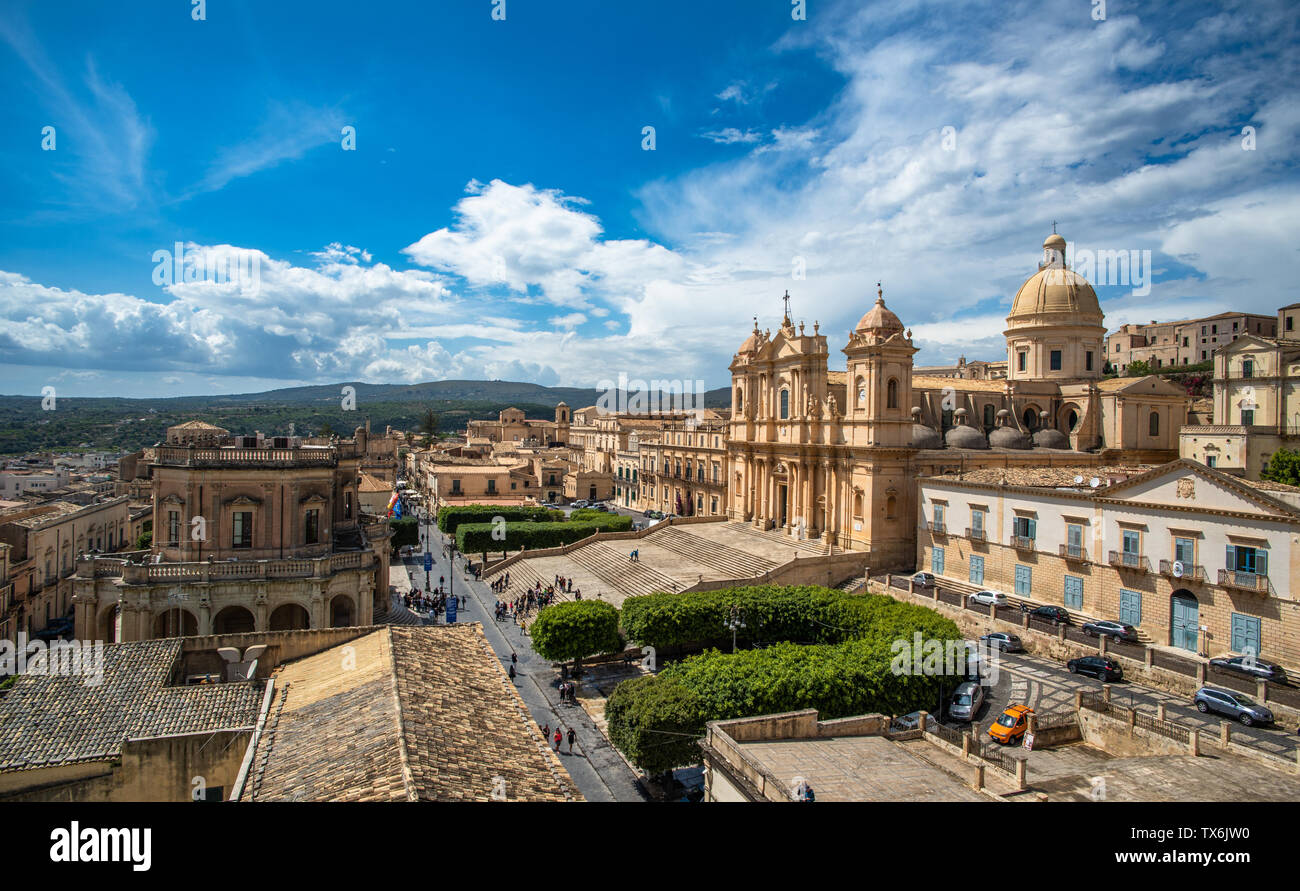 Vue panoramique sur la vieille ville de Noto Noto et cathédrale, Sicile, en Italie. Banque D'Images