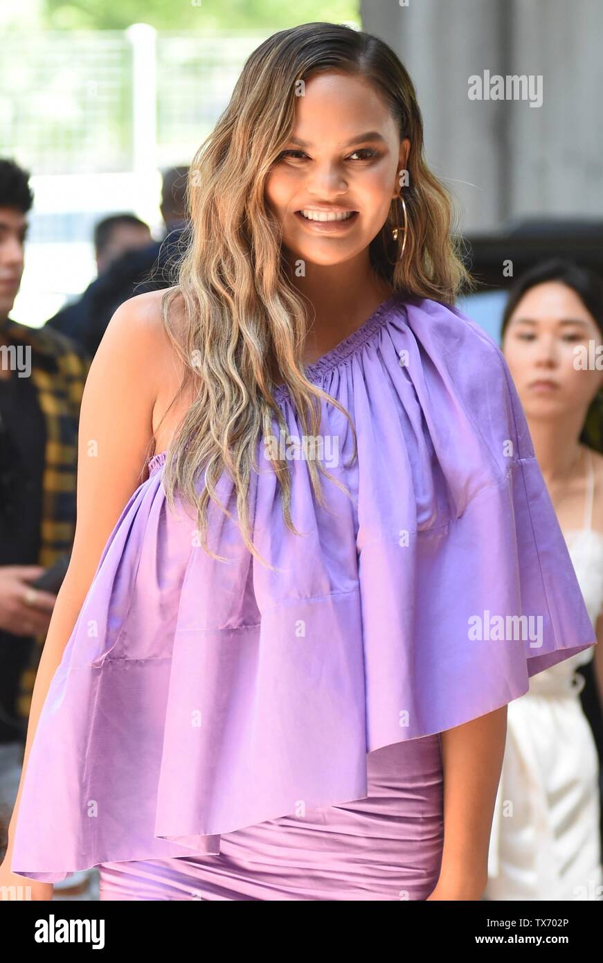 Chrissy Teigen dehors et environ pour la célébrité Candids - soleil, , New York, NY, le 23 juin 2019. Photo par : Kristin Callahan/Everett Collection Banque D'Images